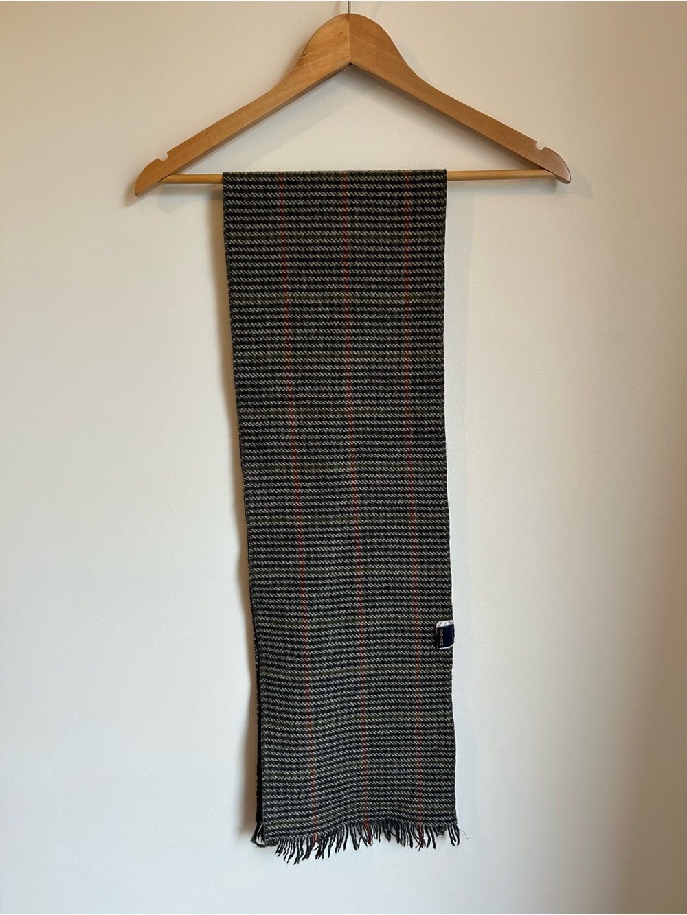 Vintage Météo France Wool Blend Winter Scarf Plaid Checked Grey Red Green Fringe